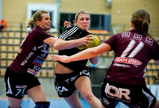 Johanna Ahlm, Sävehof stoppas av Sanna Harris och Jonna
