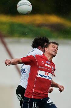 Marcus Allbäck, Örgryte, vinner en nickduell