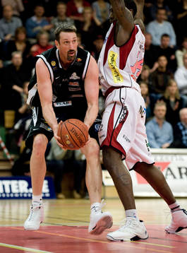 Joseph Mcnaull, Norrköping mot Doug Thomas, Sundsvall