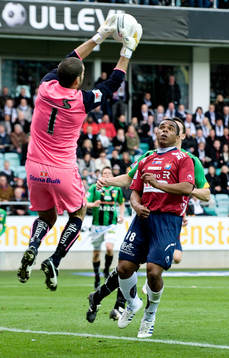 Alvaro Santos, Örgryte. Dime Jankulovski, målvakt Gais