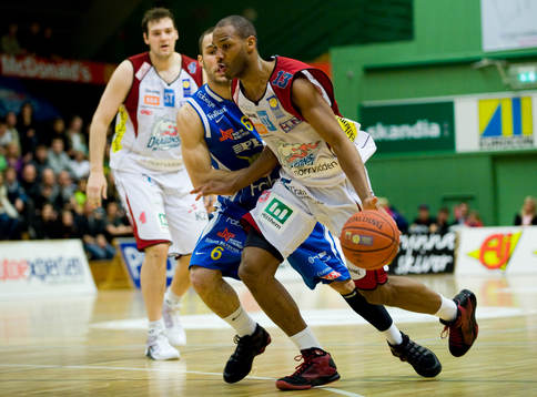 Alex Wesby, Sundsvall mot Samuel Desport, Solna