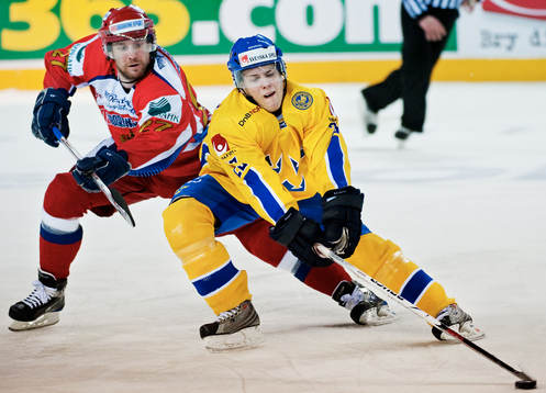 Vitaliy Atyushov, Ryssland, utmanar Linus Omark, Sverige