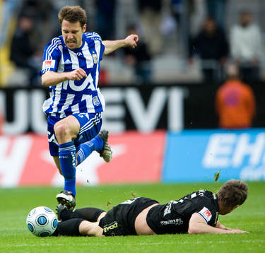 Stefan Selakovic flyger fram
