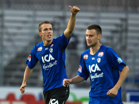 Emir Kujovic signalerar 2 - 0, jubel