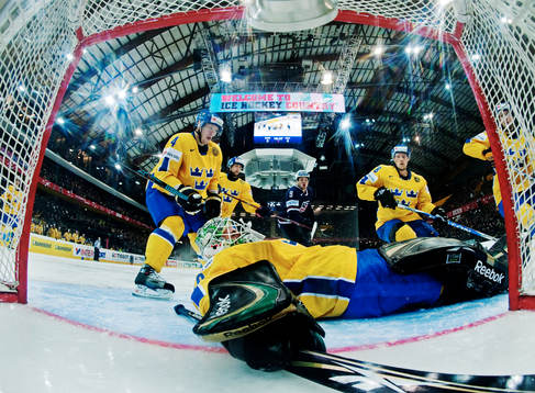 Jonas Gustavsson, målvakt, Sverige, ligger kvar