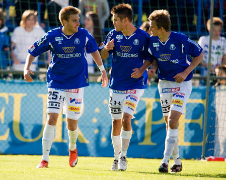 Rasmus Bengtsson, Trelleborg (till vänster) gjorde 1-1 på