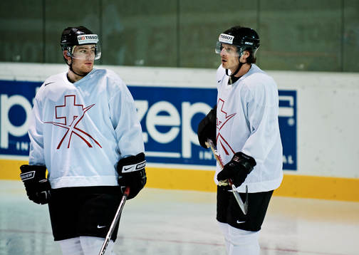 Mark Streit, till höger, är Schweiz stora stjärna