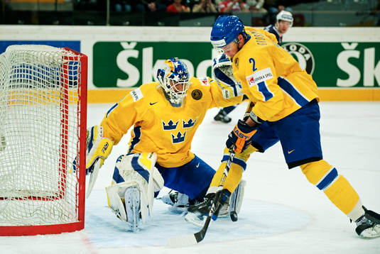 Stefan Liv, målvakt, och Nicklas Grossman, Sverige,