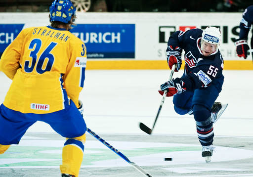 Jason Blake, USA, skjuter mot mål