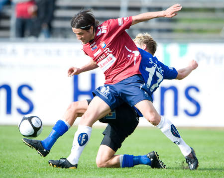 Pavel Zavadil kliver förbi Christian Järdler