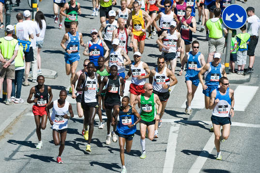 Paul Kipkemei Kogo -83, Kenya tar täten direkt i starten