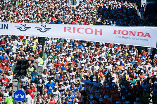 Starten i årets Marathon. Start, genre