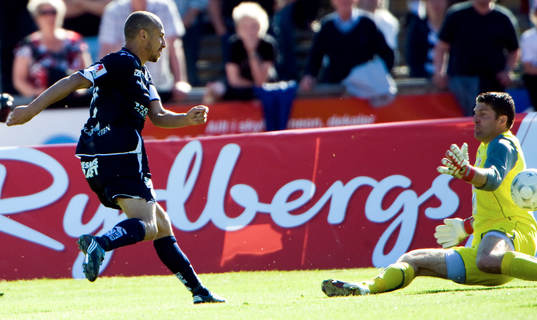 Henrik Larsson friläge, Petter Wastå, målvakt, räddar