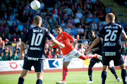 1-0 Daniel Sobralense nickar in ledningsbollen