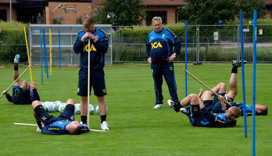 Tommy Söderberg, förbundskapten, övervakar svensk