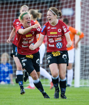 1-0 Mia Carlsson, som grattas av Sofie Andersson