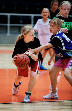 Basket. Flickor, flicka
