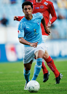 Jiloan Hamad, Malmö FF, avancerar mot mål