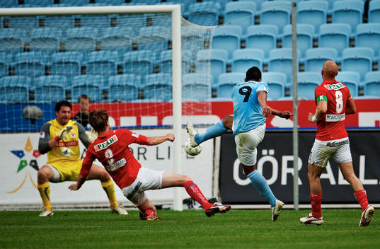 Wilton Figueiredo, Malmö FF, skjuter in 1-0