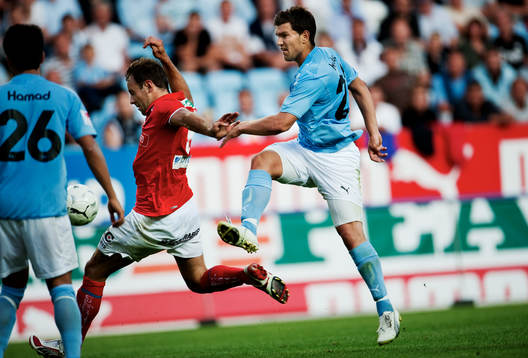 Labinot Harbuzi, Malmö FF, skjuter mot mål