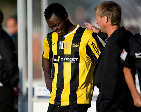 John Chibuike, Häcken, skadas och byts ut