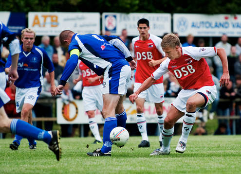 Pontus Wernbloom, Az Alkmaar, dribblar bort en motståndare