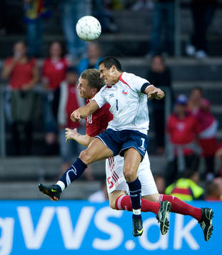 Alexis Sanchez nickduell med Michael Jacobsen