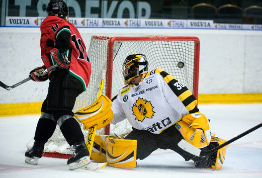 Thomas Enström, Modo gör mål på Nicklas Dahlberg,