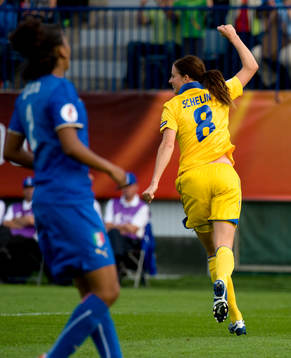 Lotta Schelin, Sverige 0-1 jubel