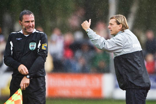 Tony Gustavsson, tränare Hammarby. Assisterande domare,