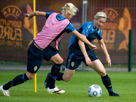 Victoria Sandell Svensson och Caroline Seger