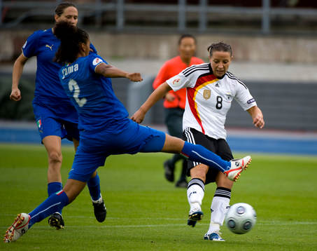 Inka Grings, Tyskland skjuter in 1-0