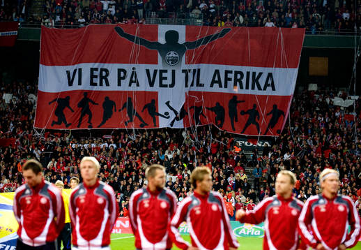 Danmark hade en banderoll innan matchen "Vi är på väg