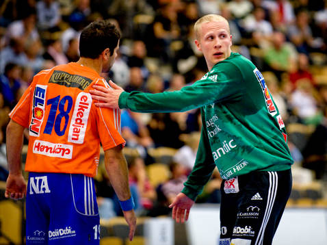 Jonas Larsson och Sebastain Ehnevid, målvakt Lindesberg