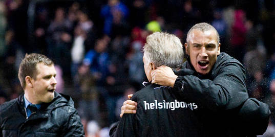 Henrik Larsson, glädje, jubel. Mikael Stahre, depp i