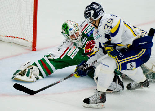 Jukka Voutilainen, Hv71 gör mål bakom  Christopher