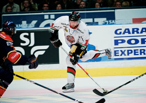 Peter Forsberg, Modo, skjuter mot mål