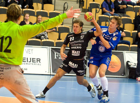 Guifs Mathias Zachrisson sätter skott mot mål