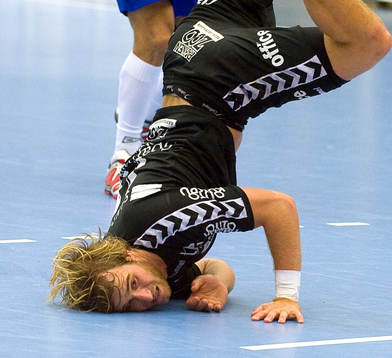Mathias Tholin, Guif, bjuder på akrobatik