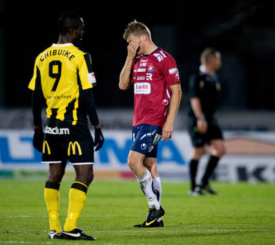 Marcus Allbäck, Örgryte, får rött kort