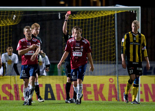 Marcus Allbäck, Örgryte, får rött kort