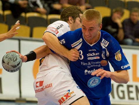 Anton Månsson, H43, tränger sig fram