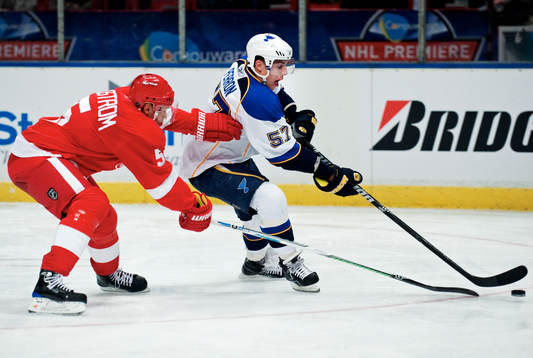 Nicklas Lidström, Detroit, försöker hålla bort David