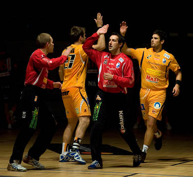 Jesper Larsson och lagkamrater