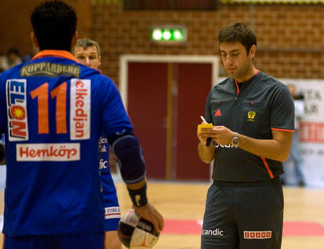 Domare Mirza Kurtagic delar ut varning