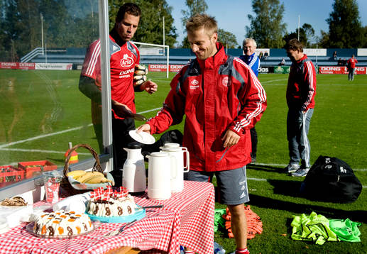 Martin Jörgensen bjöds på tårta