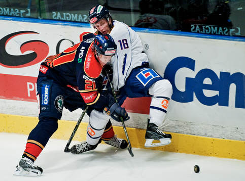 Andreas Engqvist, Djurgården, stoppar Pontus Petterström,