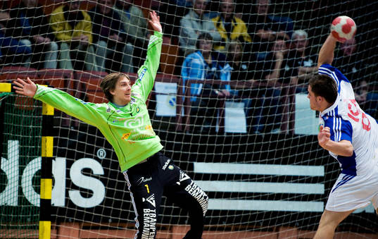 Thomas Forsberg, målvakt Sävehof, Nacor Medina,