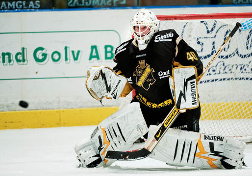 Christopher Heino-Lindberg, målvakt, AIK, räddar ett skott