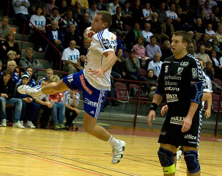 Linus Rasmusson, Ystad, flyger fram